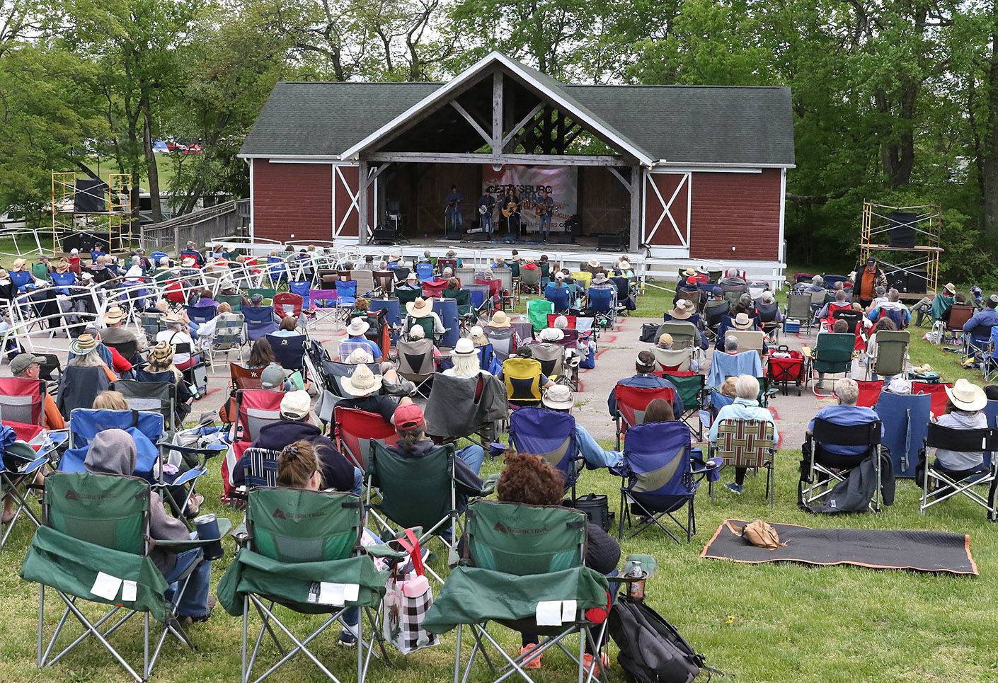 Large crowds at Bluegrass Festival